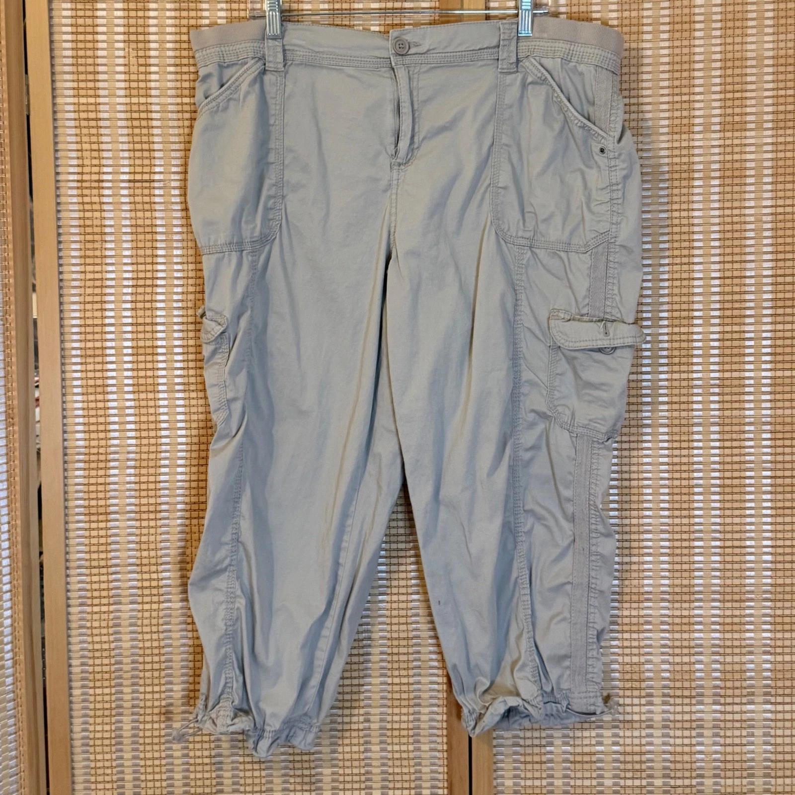 Style & Co Khaki Cargo Capri Pants Tan Ruched Bungee Hem Womens 18 Athletic