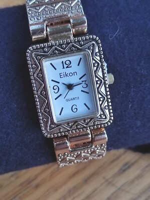 Eikon Goldfarben Armreif Armband Luxus Design Quarzuhr