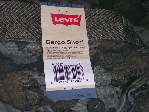 NWT Boys Levi's Relaxed Fit Camo Cargo Shorts Sits Below Waist Camouflage 18 Reg - Picture 3 of 3