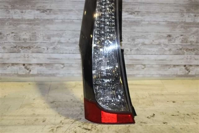 Luz trasera izquierda mitsubishi grandis na4w Foto 3 de 4