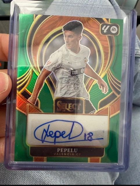 Pepelu Auto /5  Green Auto Valencia La Liga Select 2025-2026 Panini