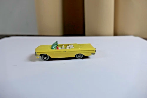 Matchbox Lesney no. 39 pontiac convertible spw red base - rare spw version