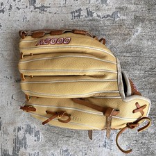 Wilson A2000 V125 12.5&rdquo; SuperSkin Fastpitch Softball Glove Right Hand Throw