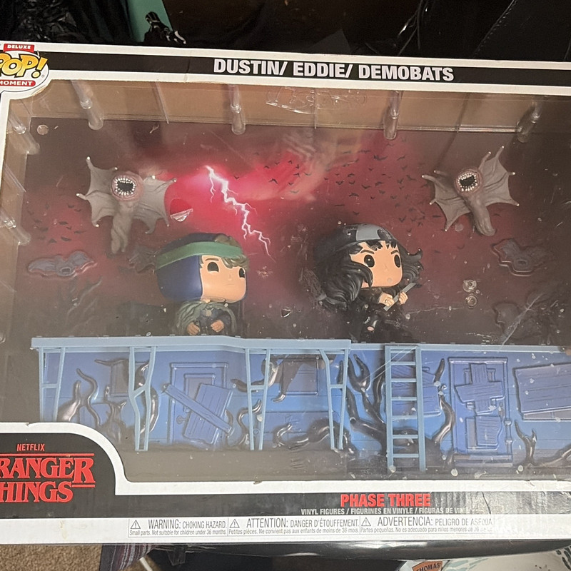 Funko Pop! Moment Deluxe Stranger Things Dustin Eddie Demobats #05