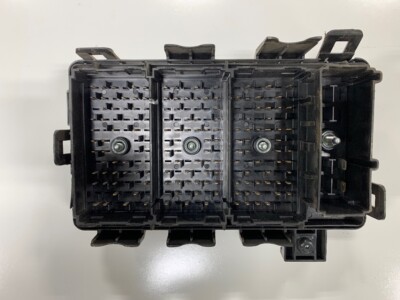 2016 Mack CHU613 Fuse Box and Relay Center 33114641 | M023367
