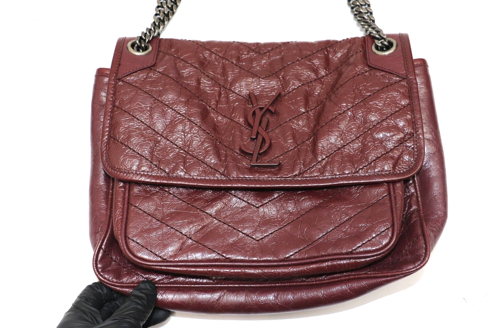 Borsa YSL Saint Laurent media Niki catena patta Chevron pelle arricciata bordeaux