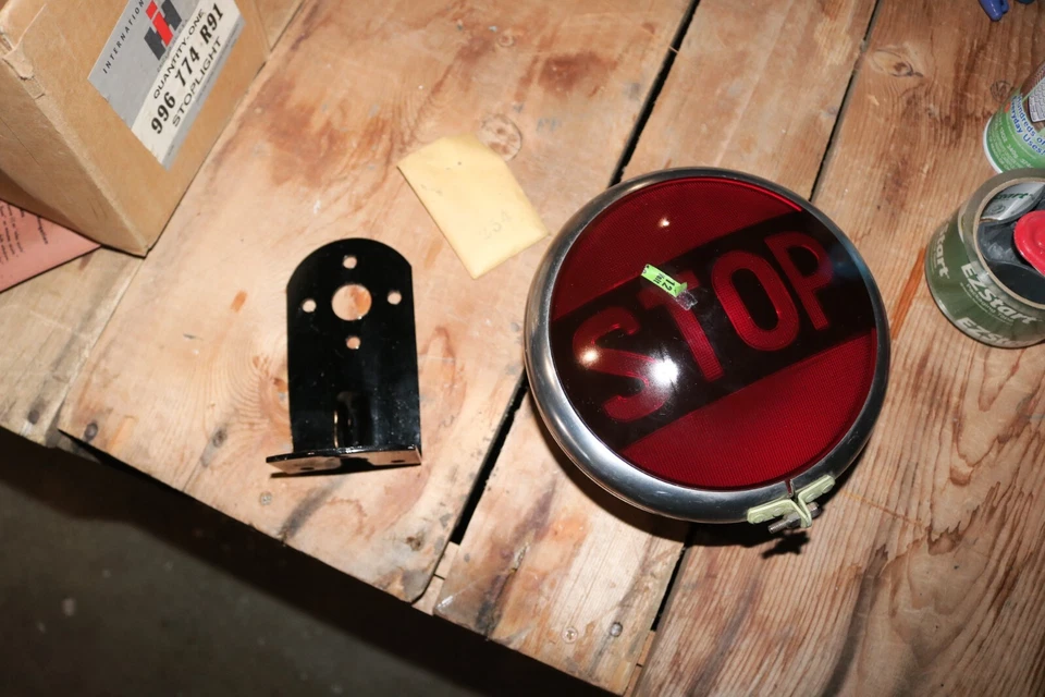 NOS International Harvester tractor truck bus stop light assy 996 774 R91 - Image 2 of 4