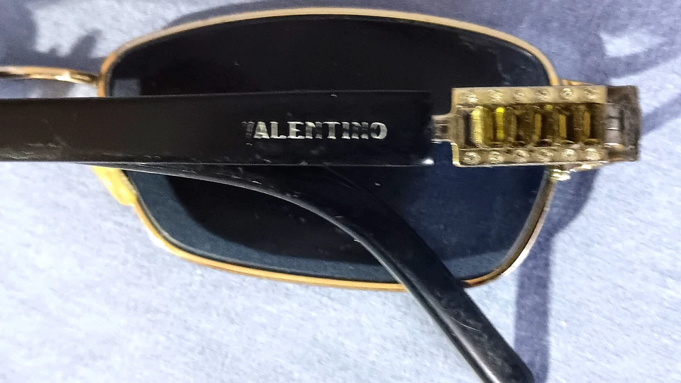 #11 Gafas de sol Valentino con nuevo estuche y tela Valentino Foto 3 de 4