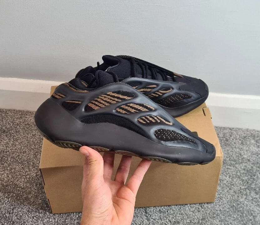 アディダス　Yeezy 700 V3 H67799