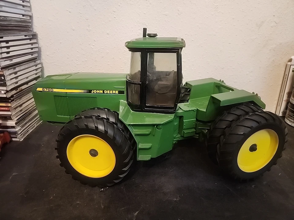 ERTL John Deere 8760 4WD 1988 Special Edition Farm Tractor, Green, 1/16 - Image 2 of 4