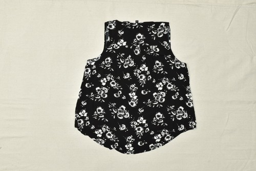 Torrid Black Floral V-Neck Tank Top Plus Size 0 (L) Rayon Blouse Black NEW - Picture 7 of 8