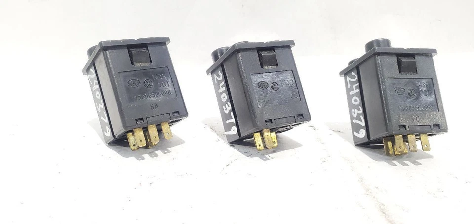 1988 Alfa Romeo Spider Veloce OEM interruptor de descongelamento de perigo  - Imagem 3 de 4