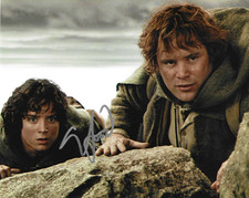 * ELIJAH WOOD * signed 8x10 photo * LORD OF THE RINGS * COA *