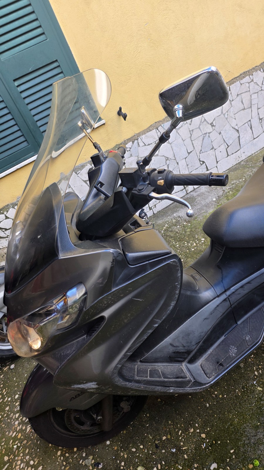 Suzuki Burgman 400 K7 in buone condizioni foto 2