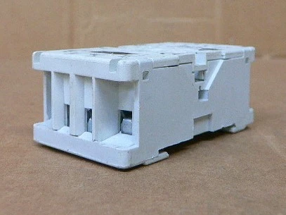 Enchufe de relé Carlo Gavazzi Zpd8 (usado) Foto 2 de 3