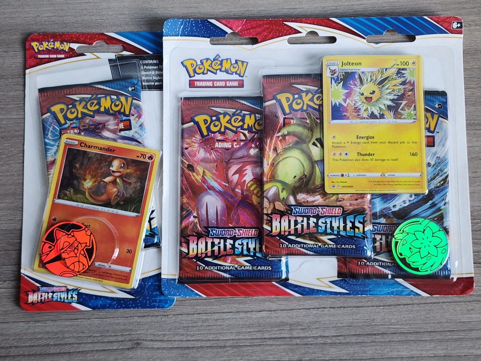 Pokemon TCG: Sword & Shield Battle Styles 3-Pack Blister :: Eevee :: 3 Booster P