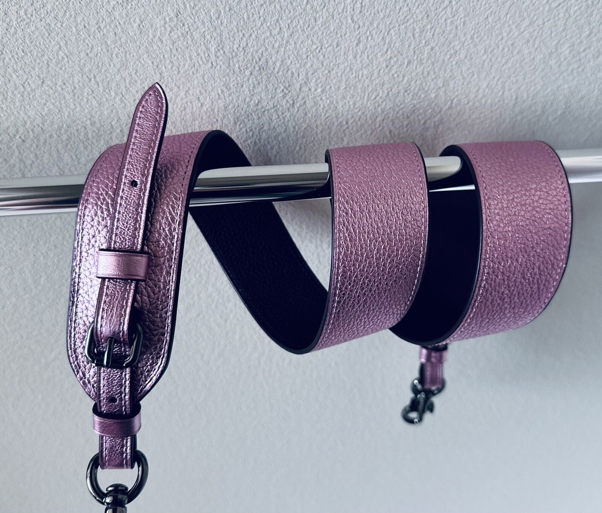 NEW COACH METALLIC PINK LEATHER NOVELTY STRAP 22865 | eBay display picture 3