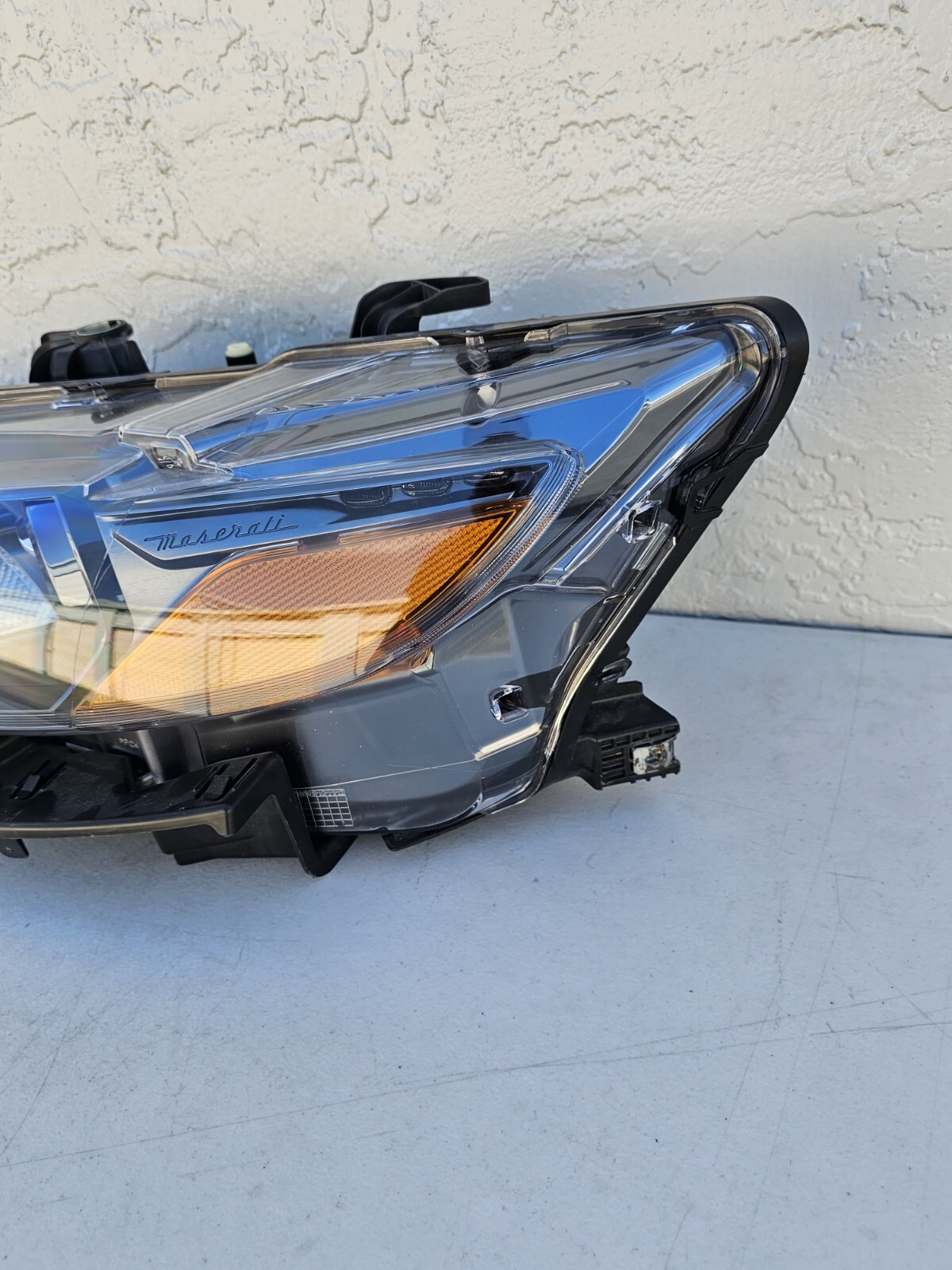 2017-2020 MASERATI LEVANTE FRONT LEFT XENON HID HEADLIGHT LAMP OEM