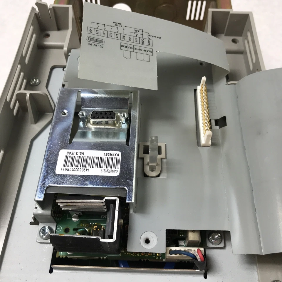 Telemecanique Square D ATV58HU72N4XZ componente controlador de unidade CA 460V 3PH - Imagem 3 de 4