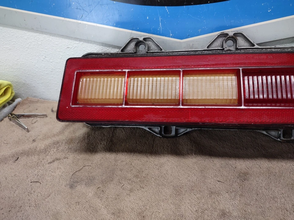 1977 CHEVELLE TAIL LIGHT RH RIGHT SIDE VERY NICE COND NO CRACKS GOOD COLOR - Image 3 of 4