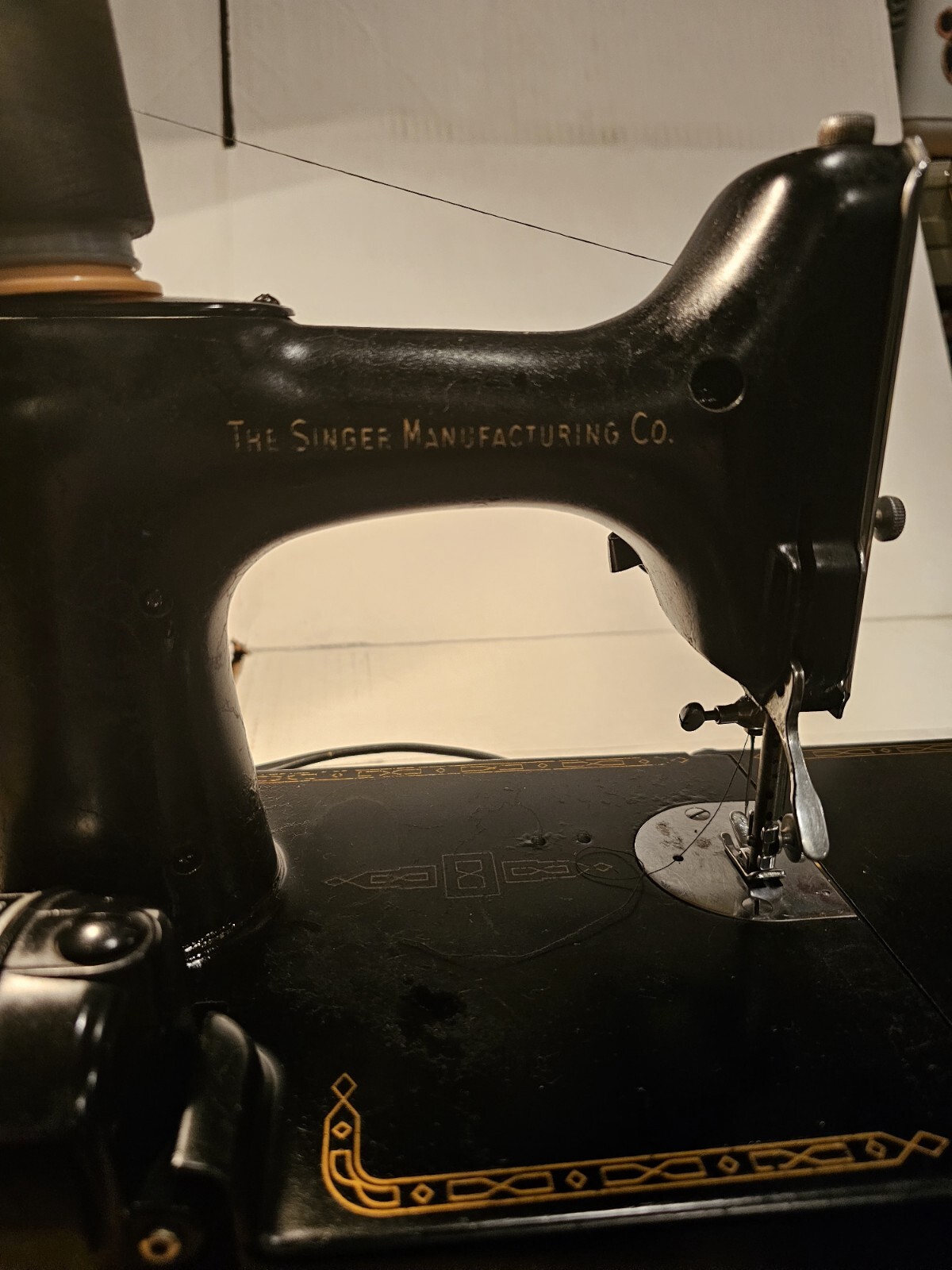 Vintage 1953 Singer 221J Featherweight, With Rare Feed Dog Cover