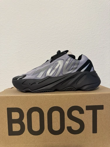 Taglia 5 Adidas Yeezy Boost 700 MNVN Geode