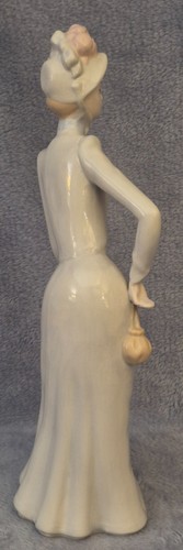 Lladro Lady with Fan and Purse Vintage Porcelain Figurine from 1984 - Picture 6 of 17