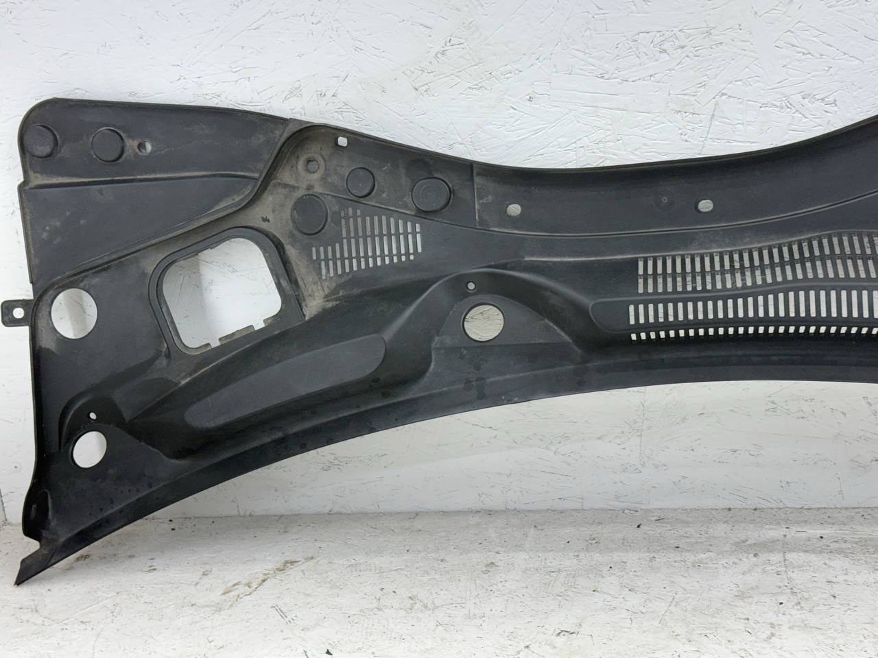 2014-2017 Maserati Ghibli Windshield Wiper Cowl Panel Trim 