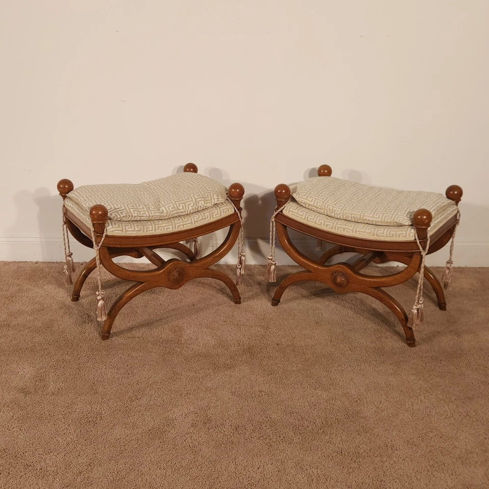 PR Baker Furniture Palladian Collection Nogal Tapizado Otomanos Reposapiés Foto 2 de 4