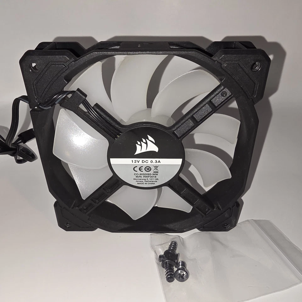 Ventilador de refrigeración de bajo ruido Corsair AF120 LED ROJO con herrajes de montaje Foto 2 de 2