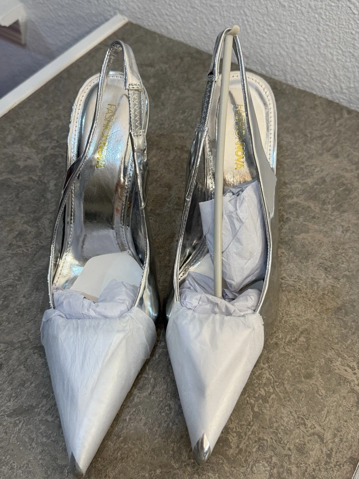 Zapatos de salón Fashion Nova Lavish Lover con cordones - plateados talla 10 Foto 3 de 4