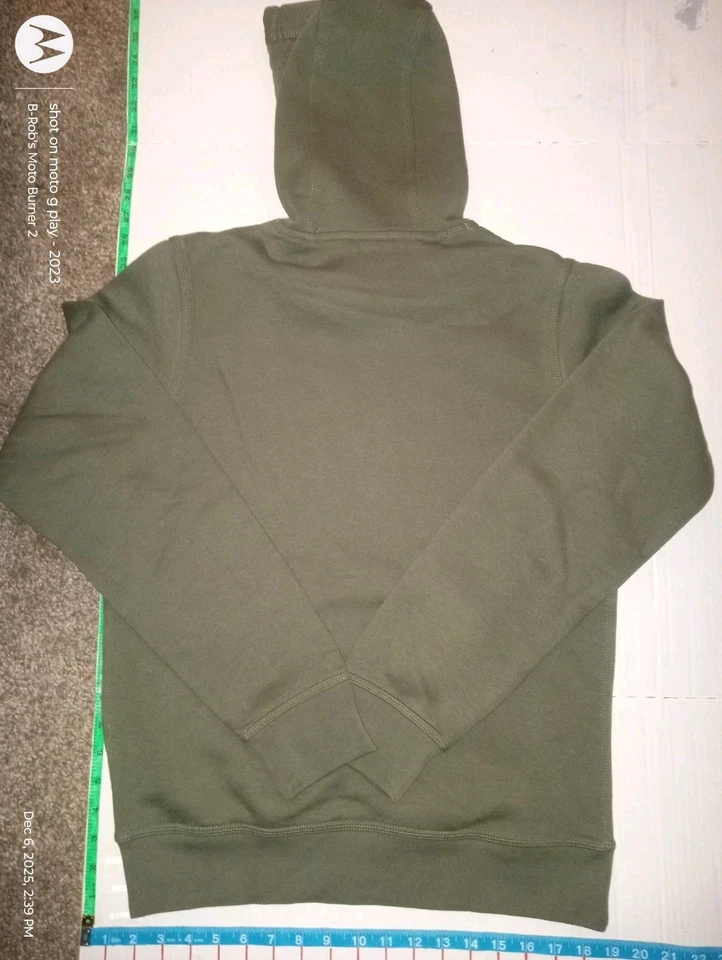 Sudadera con capucha pulóver pequeña oliva Nike Therma Fit para mujer  Foto 2 de 3