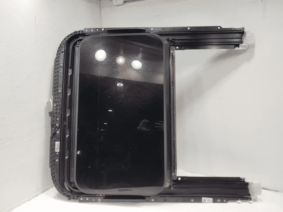 2013-2018 AUDI S6 SUNROOF FRAME WINDOW GLASS W/ MOTOR SUN SHADE OEM - Image 2 of 4