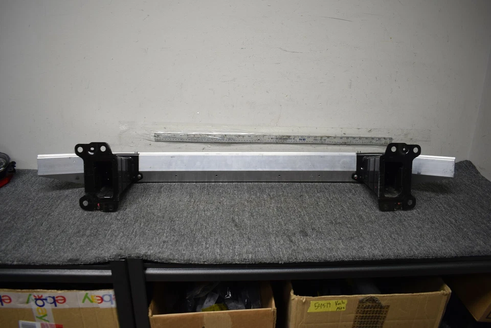 KIA K900 2019-2020 BARRA DE REFUERZO DELANTERA OEM de fábrica Foto 3 de 4