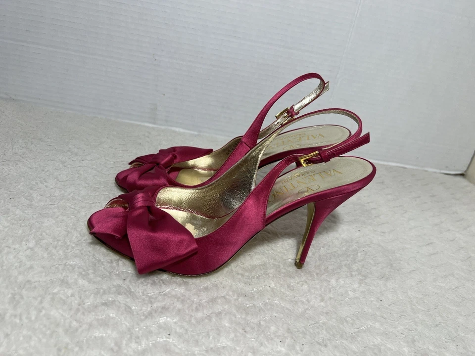 Valentino Garavani Women’s 37 US 6.5 Pink Satin Bow sandals Shoes heels - Image 4 of 4