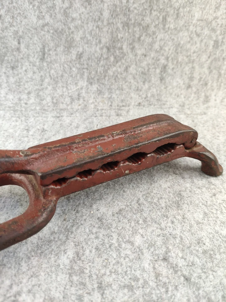 Vintage CAST IRON NUT CRACKER, LIZARD Antique 1950s USSR - Image 4 of 4