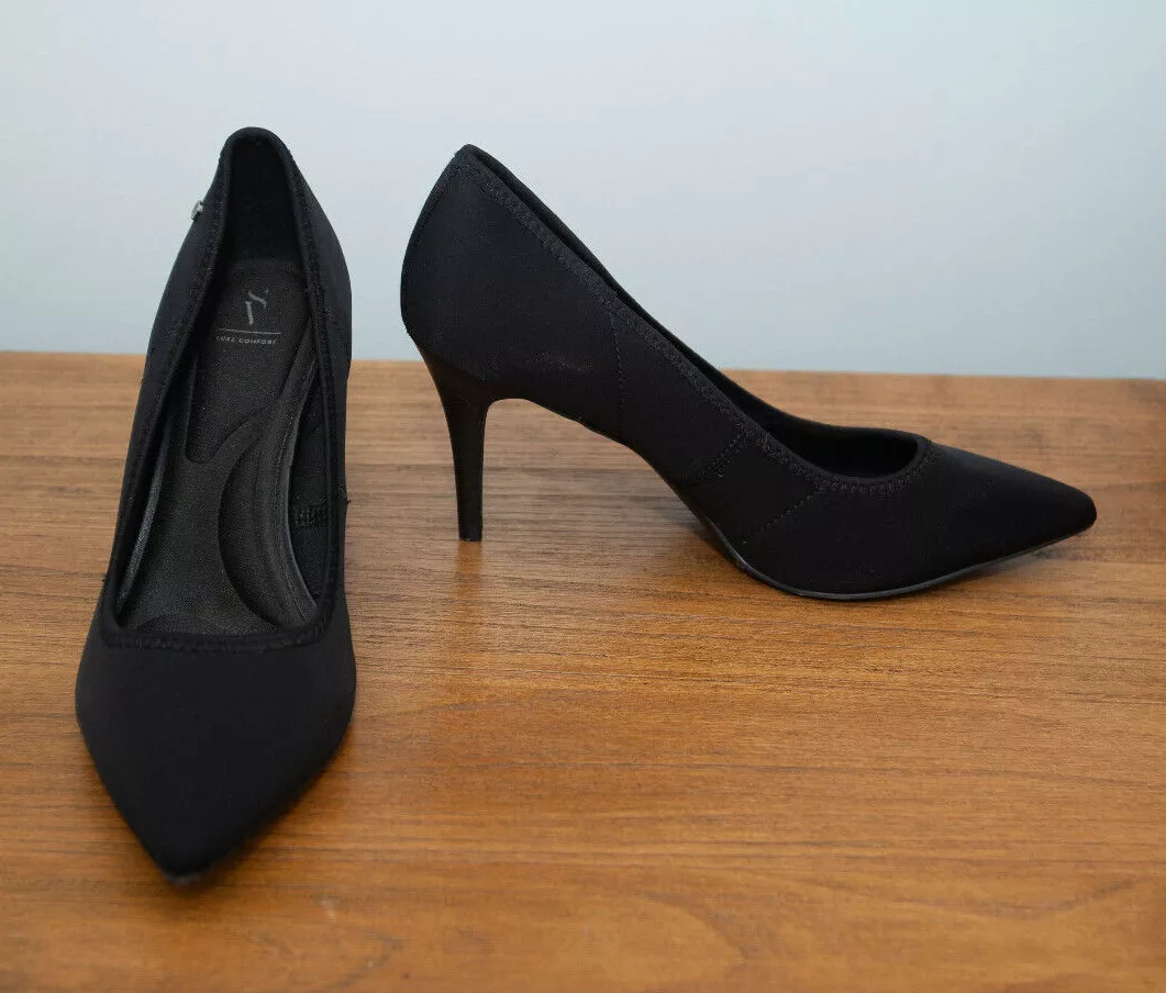 Vera wang stretch heels store