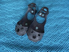CHAUSSURES ANTIDÉRAPANTES - PETITE TAILLE