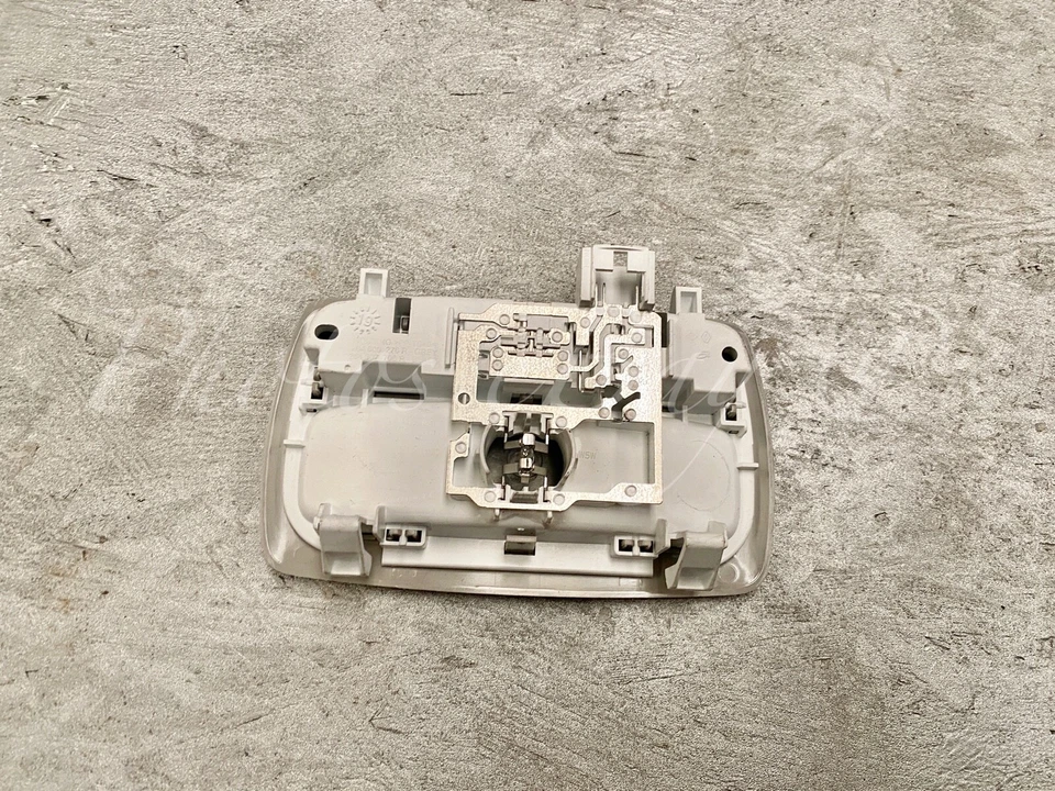 Потолочный свет внутренний задний DACIA DUSTER, CAPTUR II, Megane4 264600276R - Изображение 2 из 3