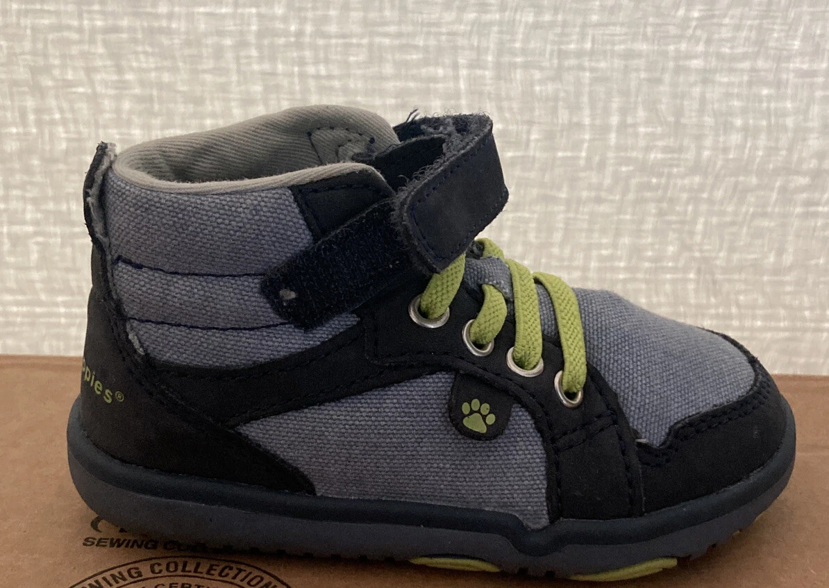 Hush Baby Boys Buddy Crib Shoes Navy Size 0-6 Month |