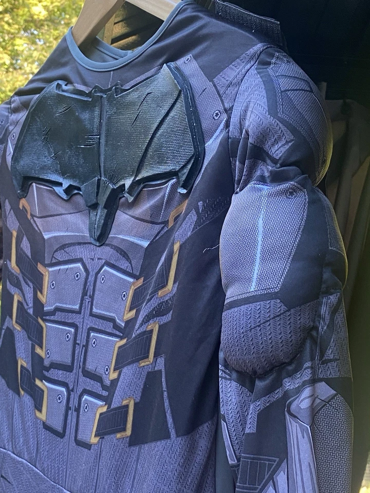 Justice League DC Dark Knight Batman Child L HALLOWEEN Costume Muscles Cape - Image 2 of 4