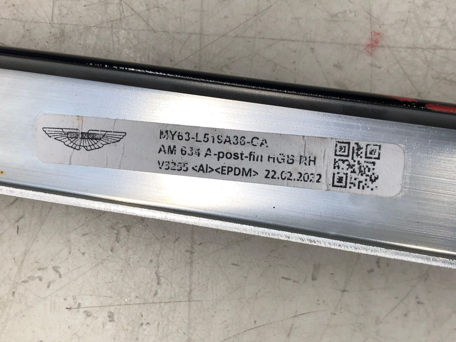 2020-2023 ASTON MARTIN VANTAGE RIGHT A-PILLAR FINISH PANEL GLOSS MY63-L519A36-CA