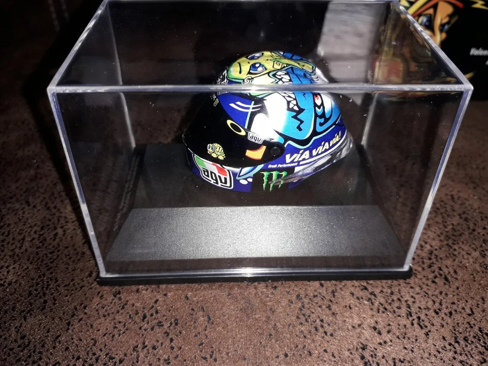 HELMET CASQUE VALENTINO ROSSI MISANO 2015 MOTO GP 1/8 MINICHAMPS - Photo 2/4