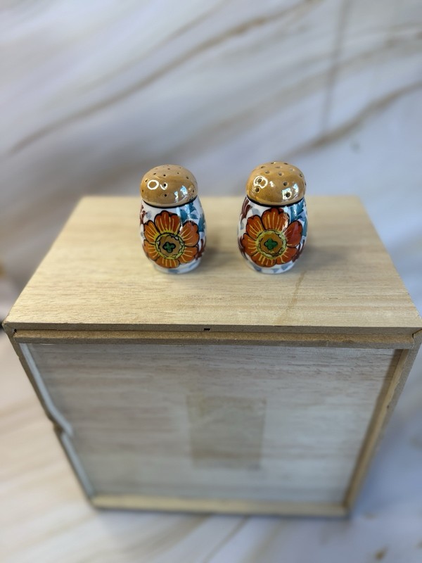 Vintage Japanese Lustre Ware Flower Salt And Pepper Shakers Made In Japan
