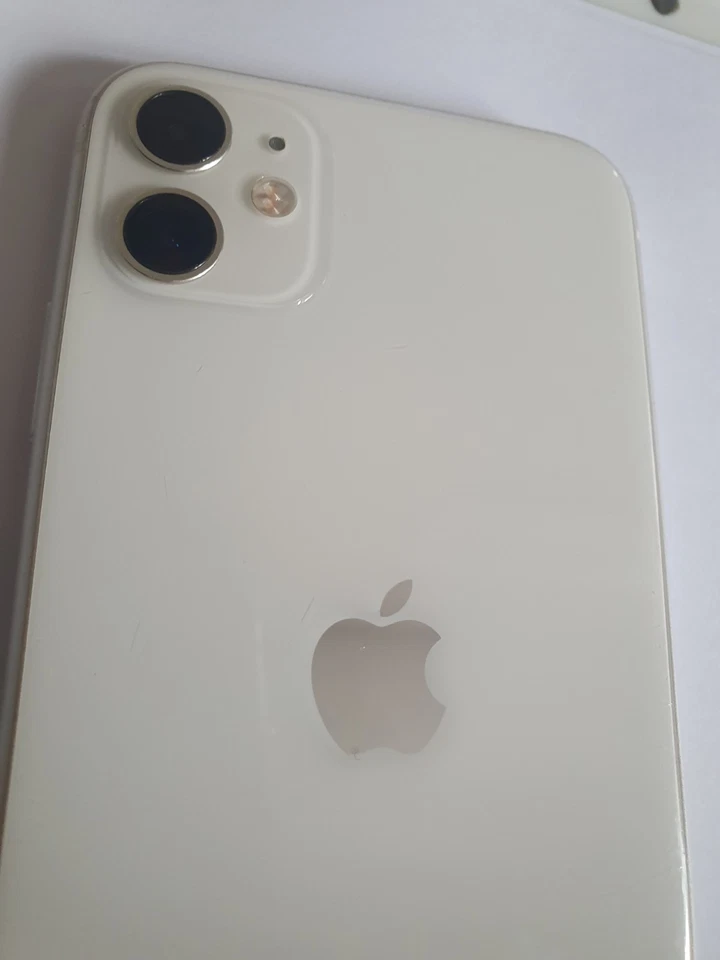 Apple iPhone 11 - 128GB White Unlocked Smartphone - Excellent Condition - Image 4 of 4