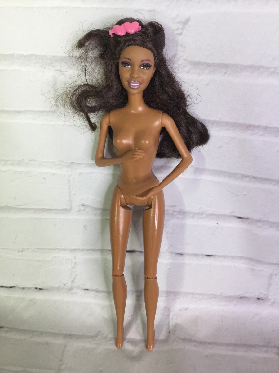 Mu eca afroamericana Barbie Mattel con piernas articuladas posables desnuda suelta 2009