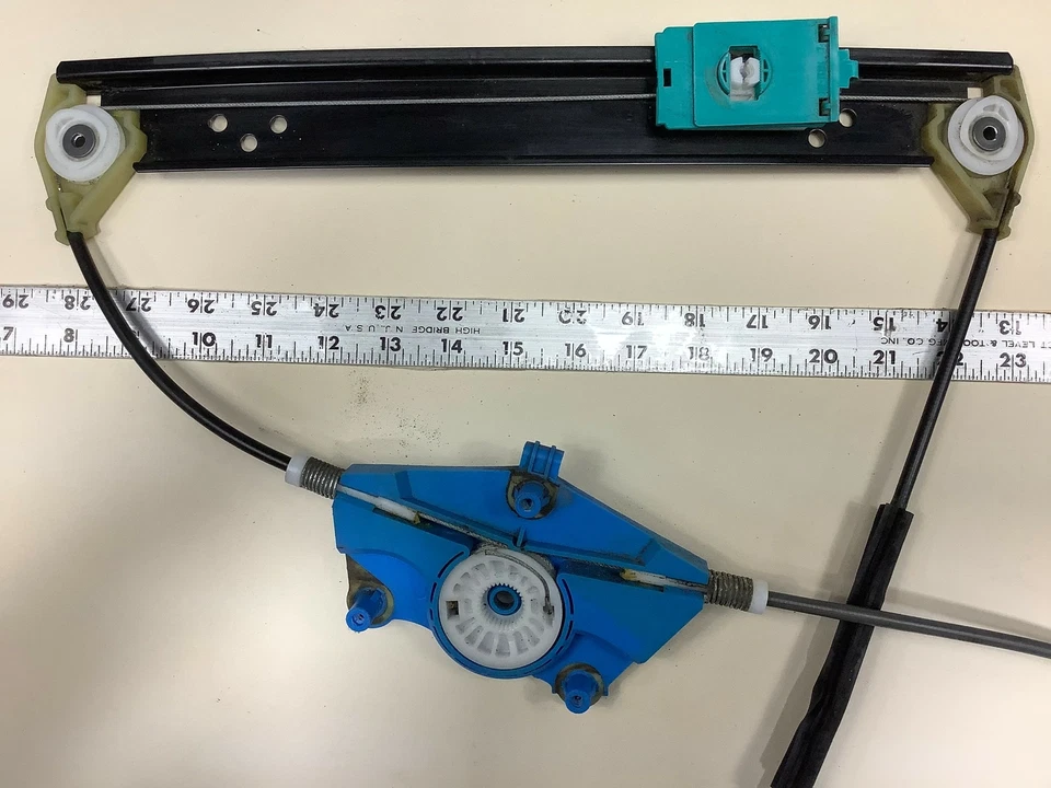 2004 VOLKSWAGEN TOUAREG REAR LEFT DRIVER DOOR WINDOW GLASS REGULATOR OEM+ - Image 2 of 4