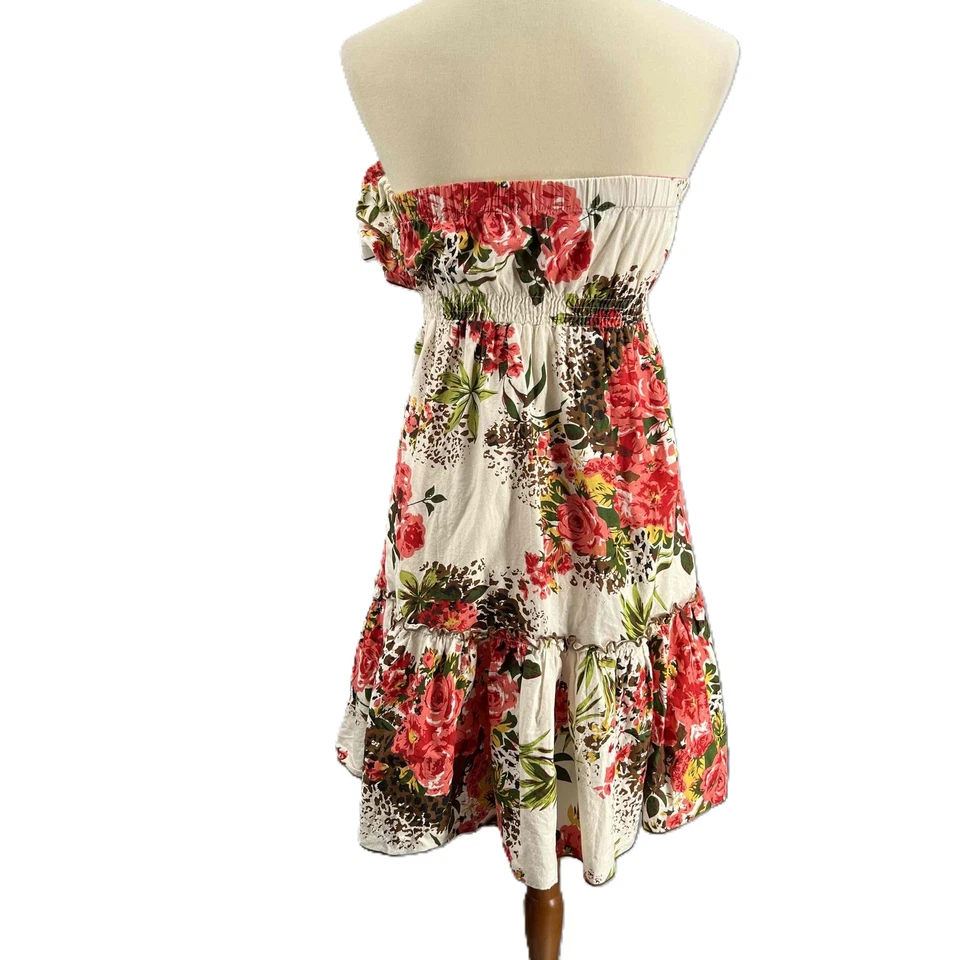 Vestido sin tirantes Wet Seal blanco rojo estampado floral babydoll algodón con volantes mediano Foto 2 de 4