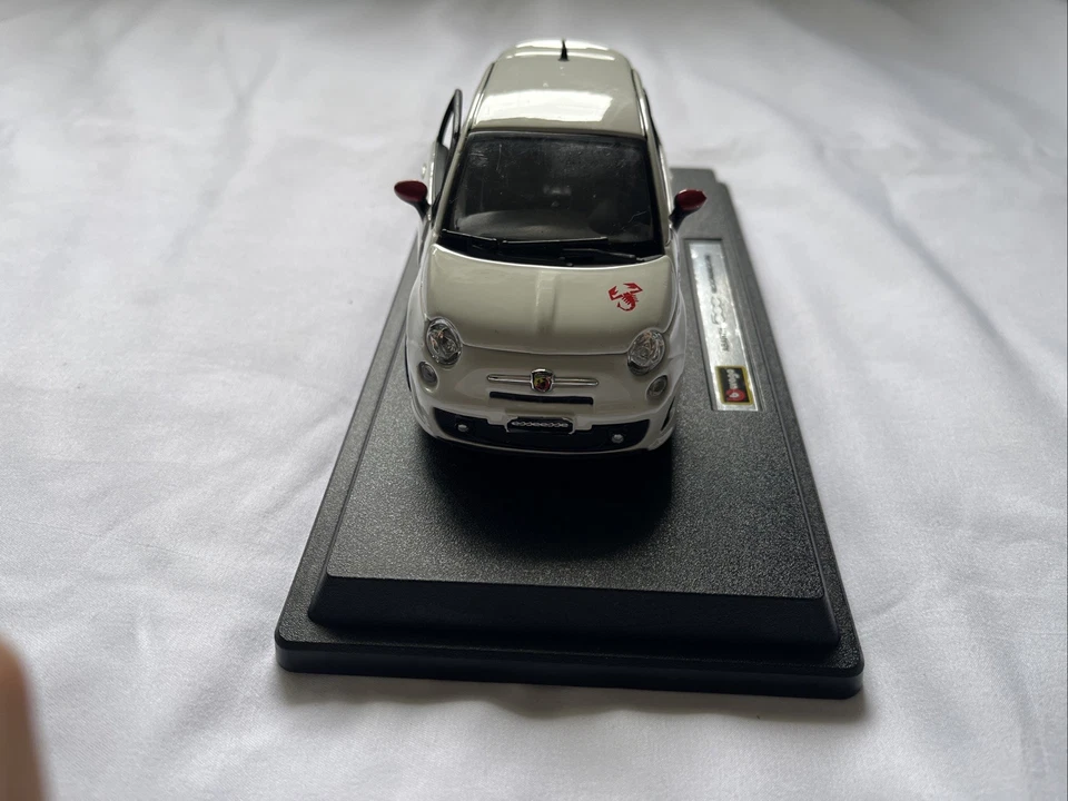 Burago Abarth 500 英寸白色 1: 24 比例压铸模型汽车 2008 年模型 — 第 3/4 张图片