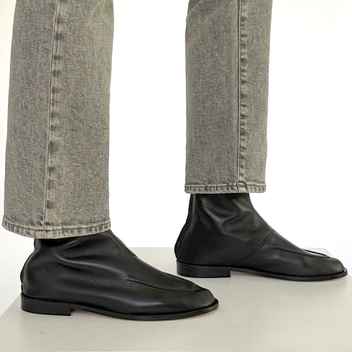 【関税込み】HEREU ブラック Juliol ブーツ HEREU STUDIO Juliol Boot - Black | Garmentory